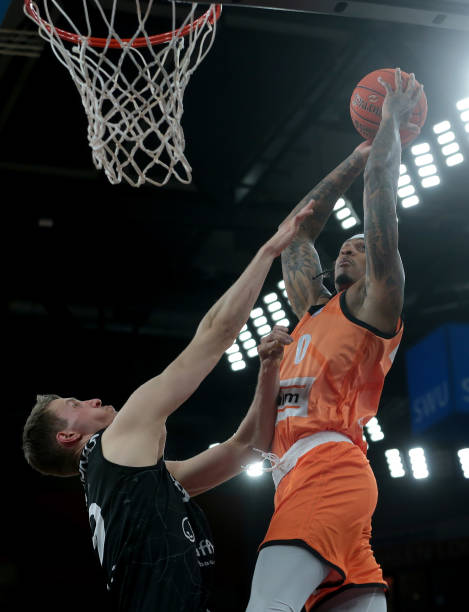 她并未受到 她并未受到