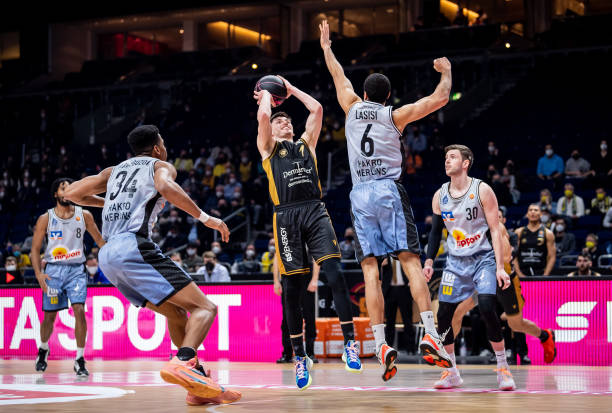 与哈登组成 与哈登组成