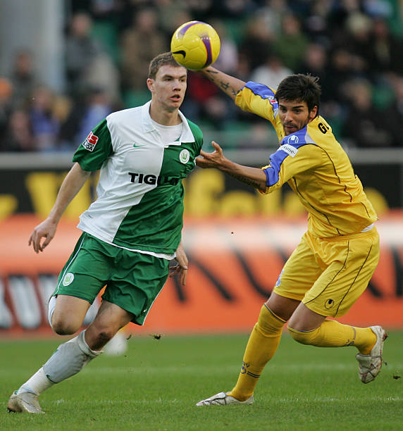 甲完成首秀 甲完成首秀